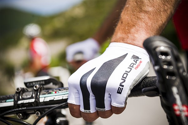 Sportive cycling gloves